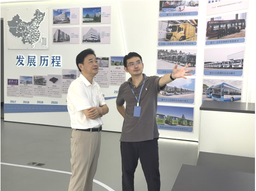 Qian Yongbiao, Deputy Director of the Standing Committee of the People's Congress of Pinghu City, visited Fengyuan Hydrogen Energy for research